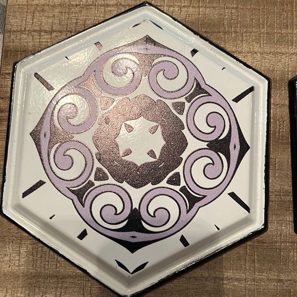 Wall hanger with clips - Picture 4 of 6